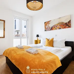 Pineapple Zwinger Iv Apartment